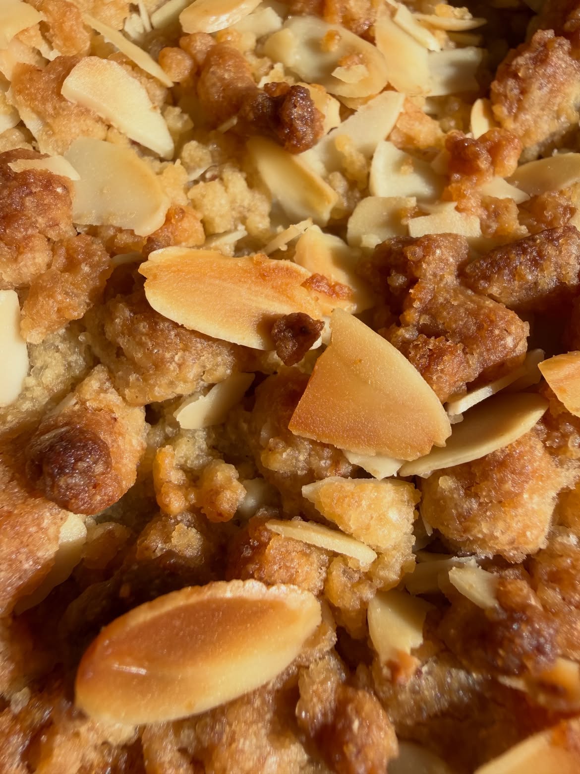 Almond crumble